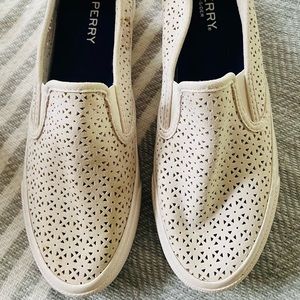 Sperry Top Sider slip on’s: Cream, size 8m